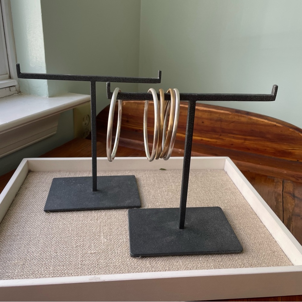 2 bracelet display holders